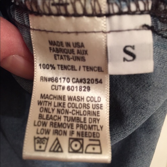 Cloth And Stone Chambray Short Sleeve Top - Picture 4 of 4